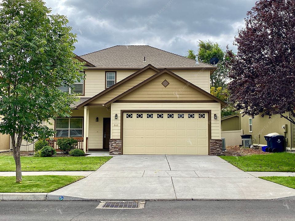 1st image of 649 SE Glengarry Pl