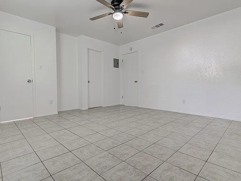 805 Sirocco Dr #B — Photo 15