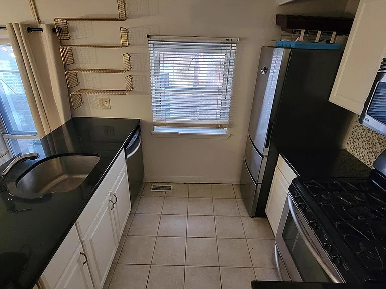 1828 Green St #-1R — Photo 8