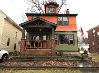 66 Wellesley Dr, Pleasant Ridge, MI 48069