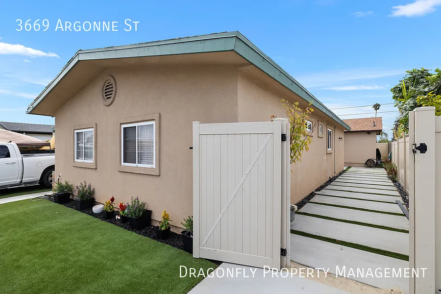 Two Bedroom Detached Residence with Private Patio — Photo 2
