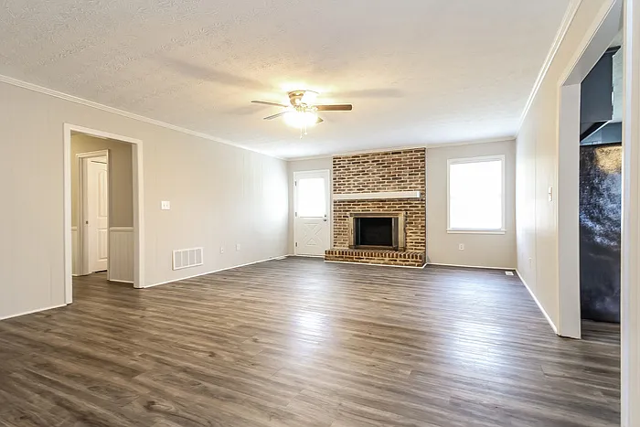 3 bed, 2.0 bath, 1799 sqft, $1,845 — Photo 4
