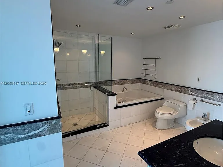 540 West Ave #1013 — Photo 12