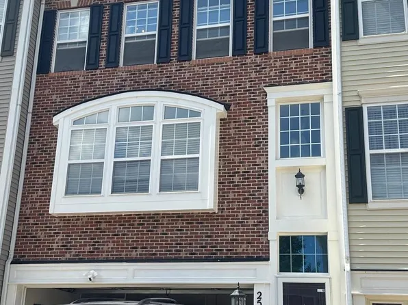 2534 Basin View Ln, Woodbridge, VA 22191