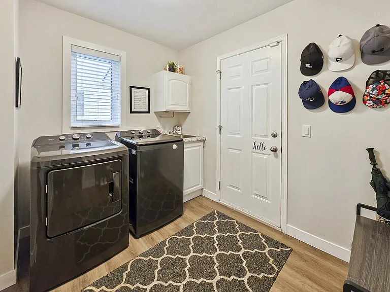 138 Mount Robson Close SE — Photo 37