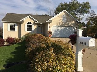 409 Menominee Dr, Galena, IL 61036
