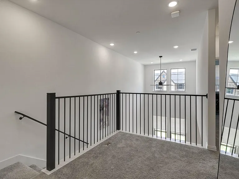 7031 Cedar Creek Dr — Photo 4