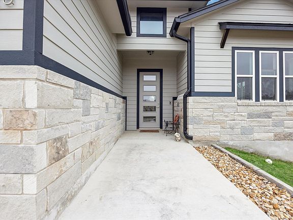4th image of 26 Quiet Meadow Cir