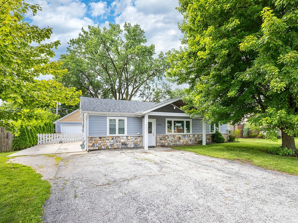 1st image of 7823 W 98th Pl