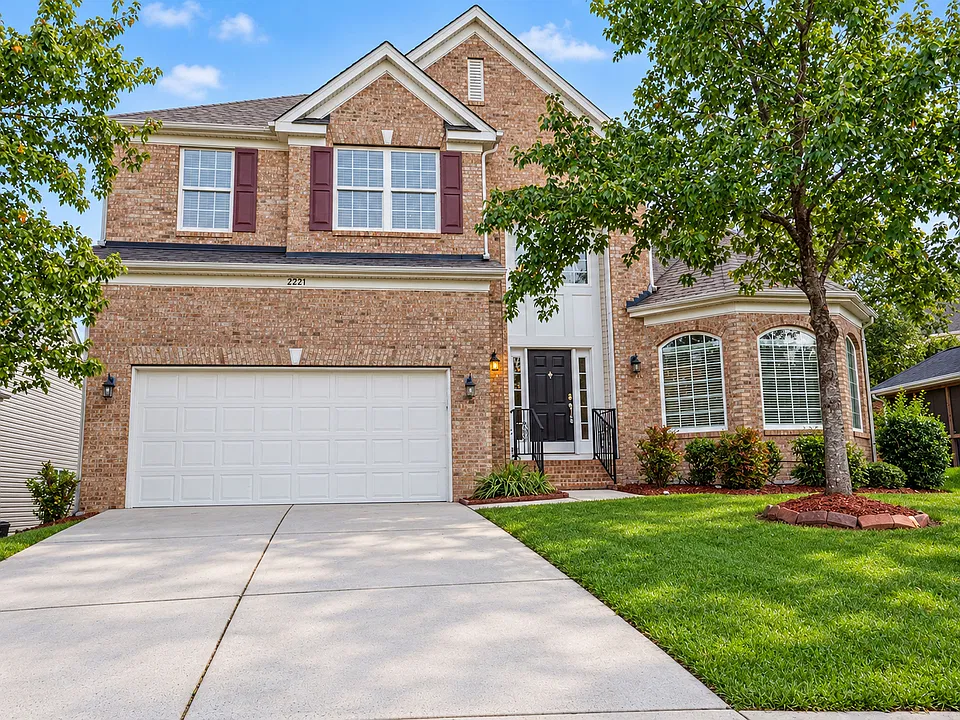 2221 Baggins Ln