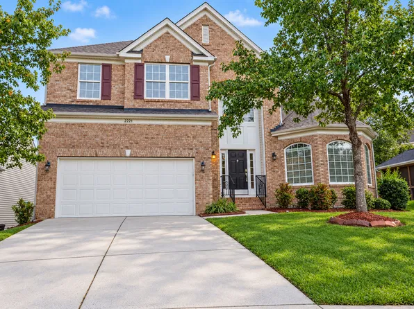 2221 Baggins Ln, Charlotte, NC 28269
