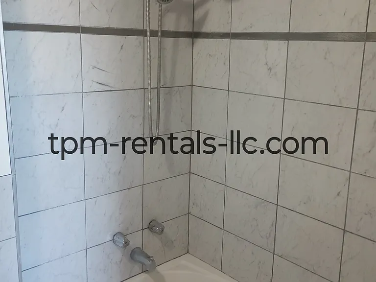 469 N 3rd Ave #C — Photo 4