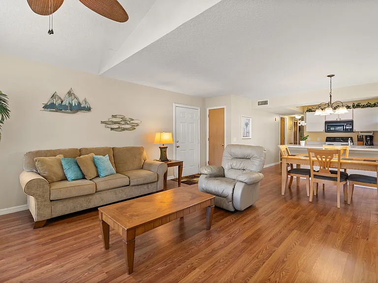 8707 Knightsbridge Ct #B — Photo 7