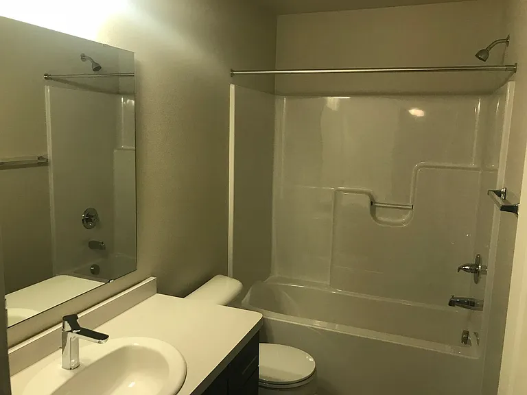 920 Albert Dr W — Photo 17