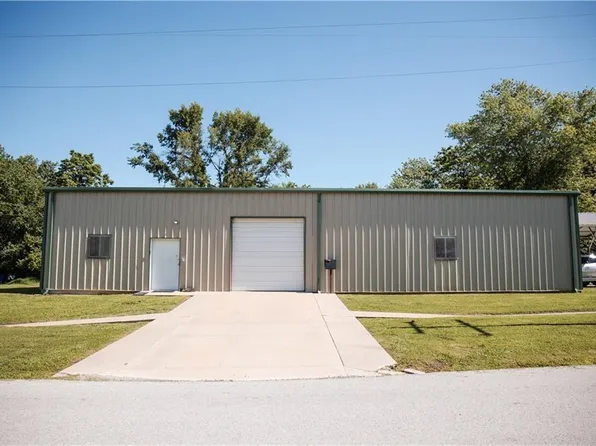 301 N Magnolia Ave, Columbus, KS 66725