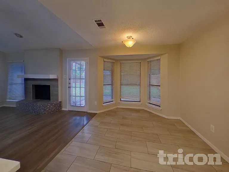 3910 Lillie St — Photo 6