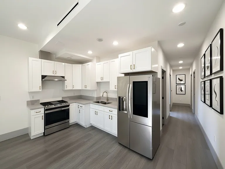 14954 Sherman Way #206 — Photo 8