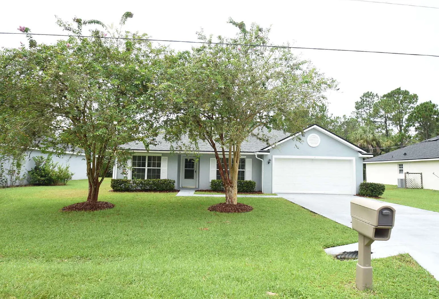 4 bed, 2.0 bath, 1665 sqft, $2,000 — Photo 1