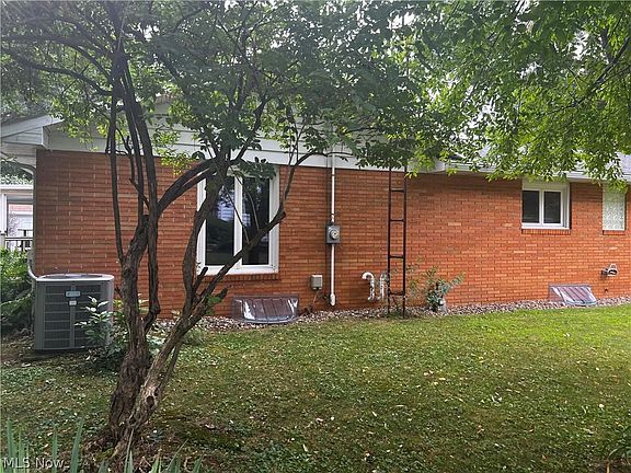 4th image of 1951 Meadow Ln