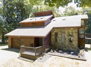 21 E Ricky Ln, Poughkeepsie, NY 12601