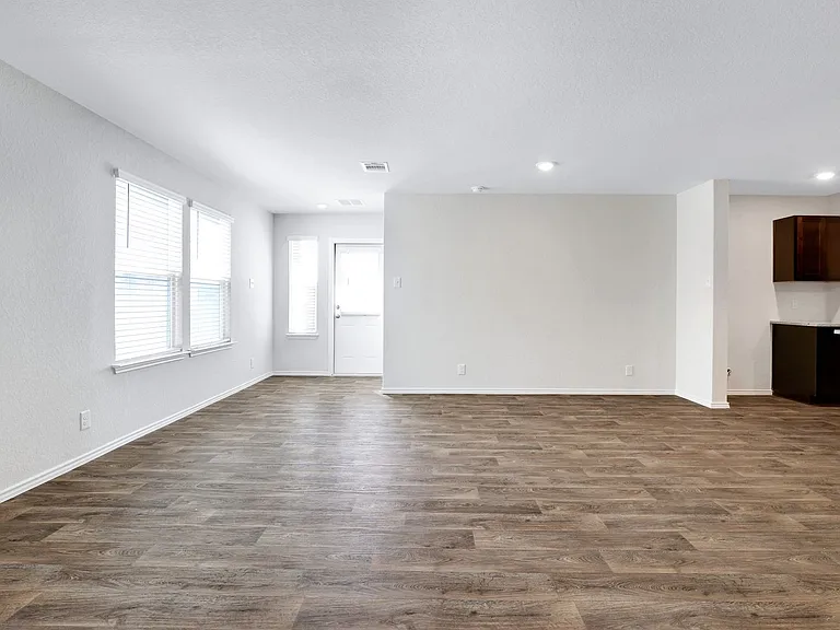 13512 Waxman Spark — Photo 3
