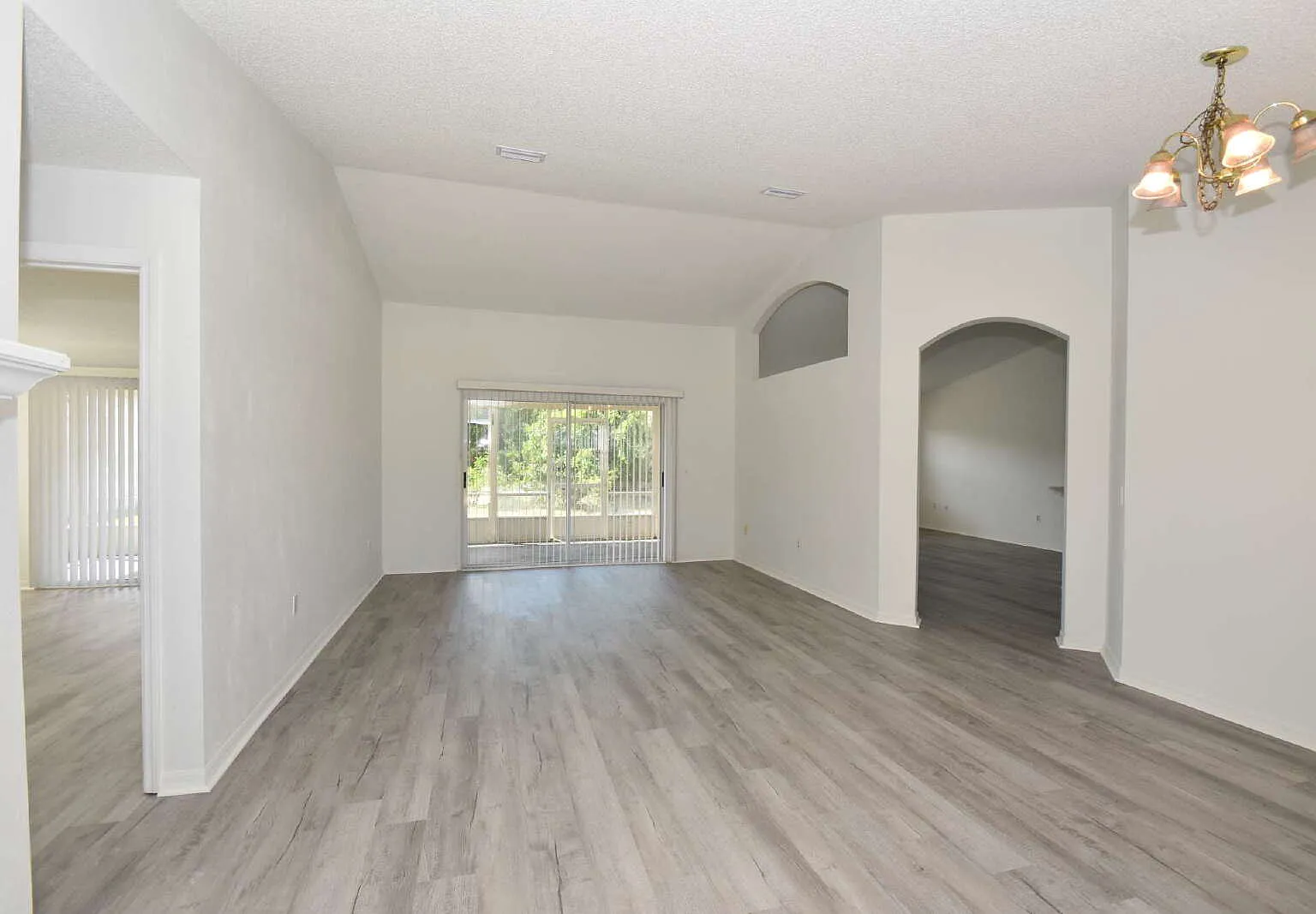 3 bed, 2.0 bath, 1691 sqft, $2,000 — Photo 4