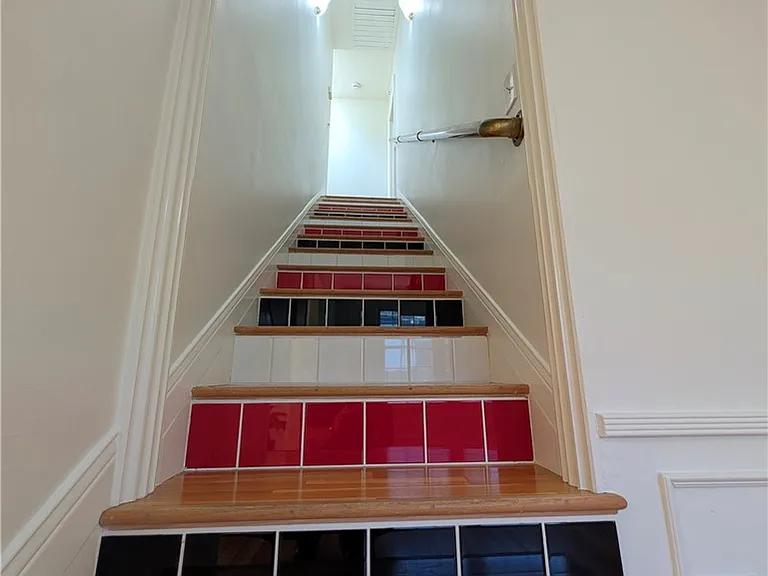 582 N Sunnyslope Ave — Photo 44