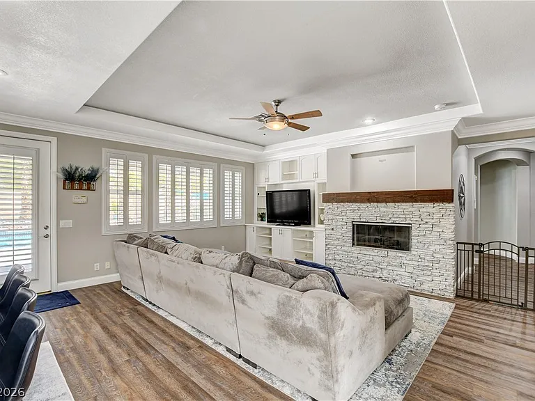 8086 Merlewood Ave — Photo 26