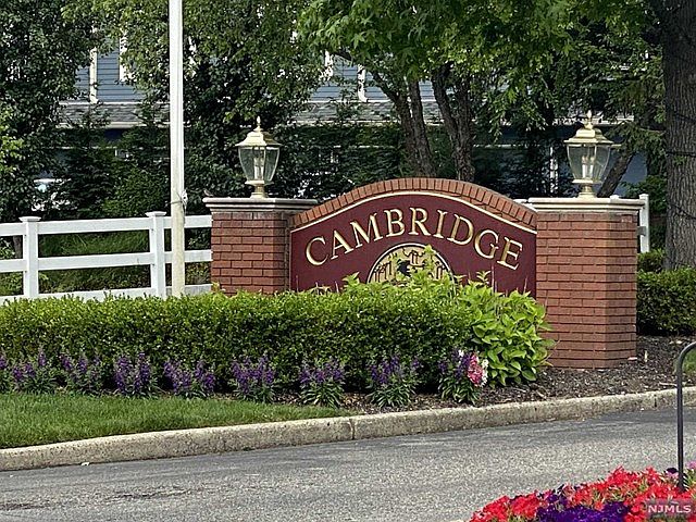 1st image of 321 Cambridge Dr