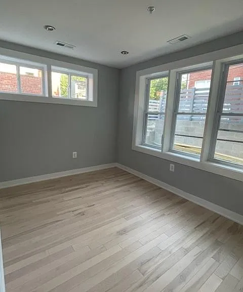121 Victor St NE #B — Photo 6