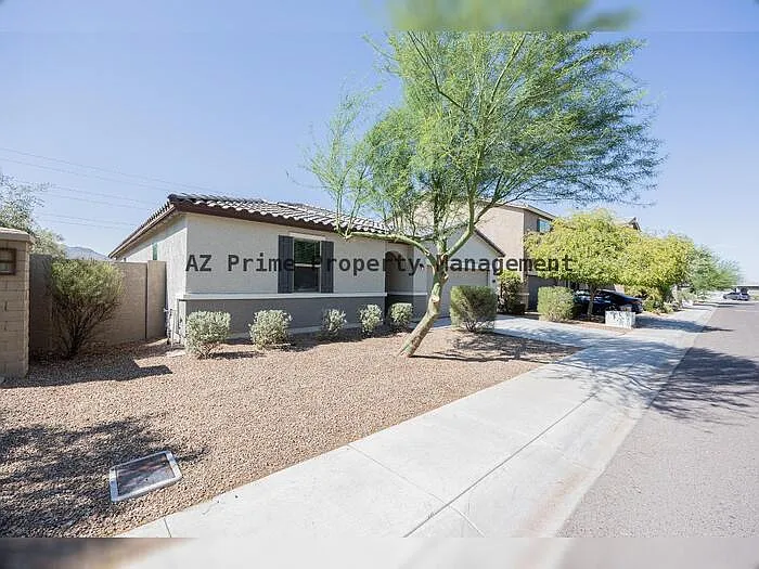 3 bed, 2.5 bath, 1901 sqft, $2,495 — Photo 3