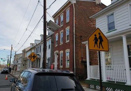 2nd image of 122 E East Broad St