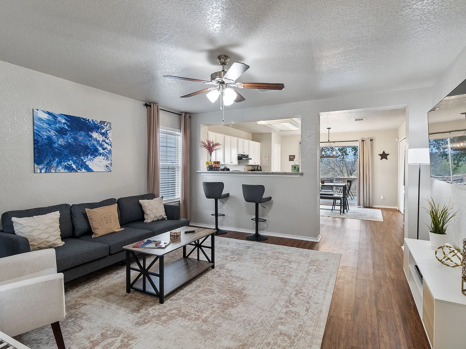 3 bed, 2.5 bath, 1437 sqft, $3,500 — Photo 1