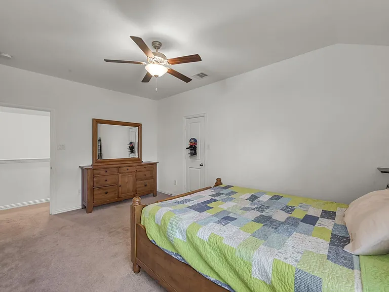 508 Loft Ct — Photo 32