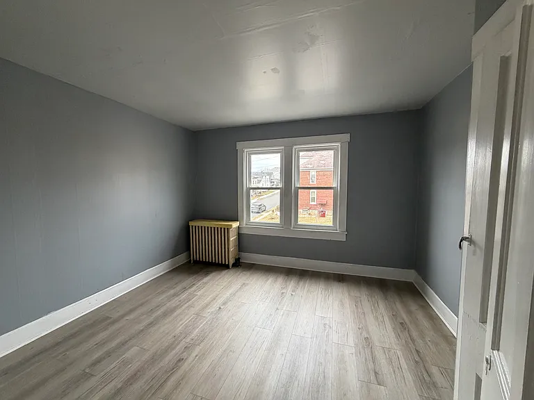 2nd bedroom with closet