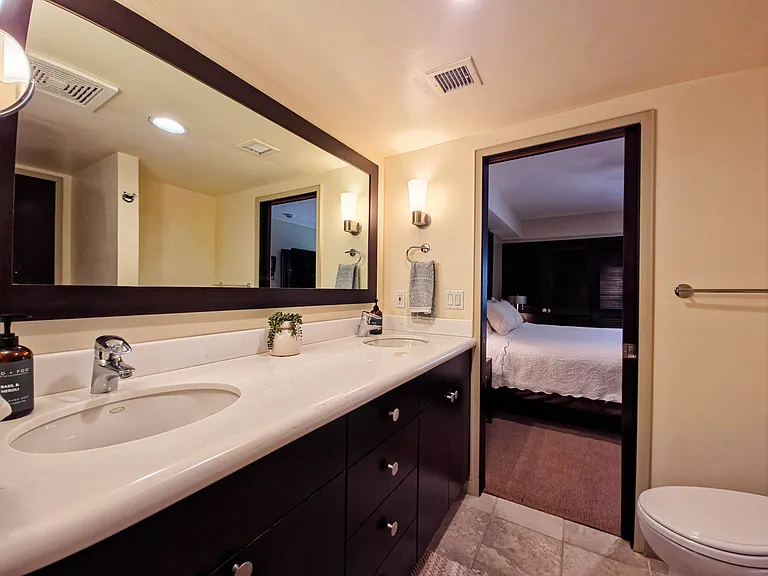 Secondary bathroom.