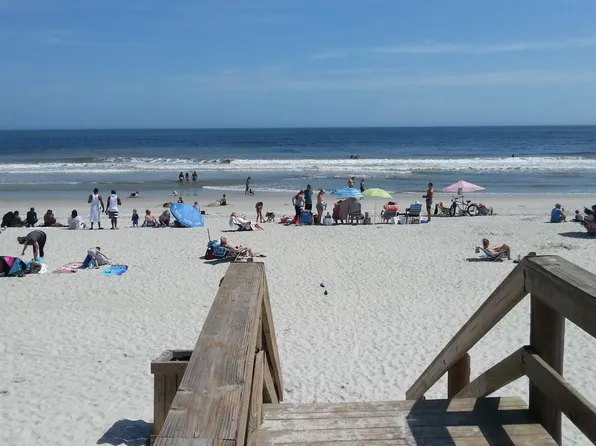 185 5th Ave S, Jacksonville Beach, FL 32250