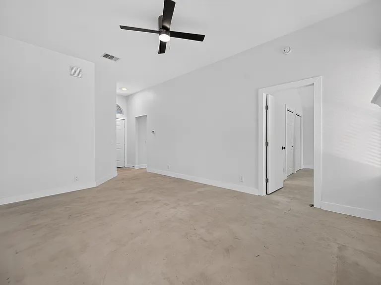 14511 Oliphant St — Photo 17