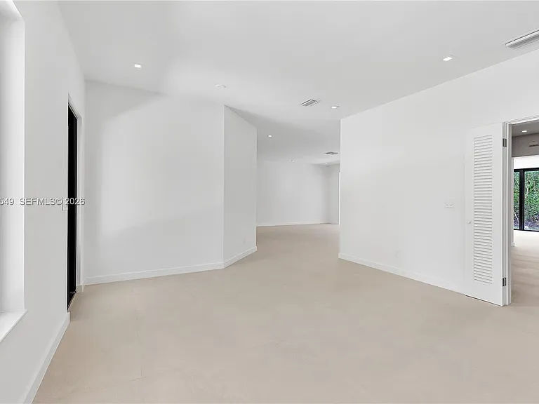 950 Bayamo Ave — Photo 18