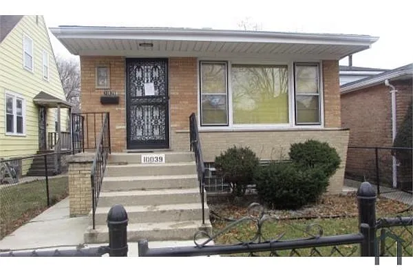 10039 S La Salle St photo 1