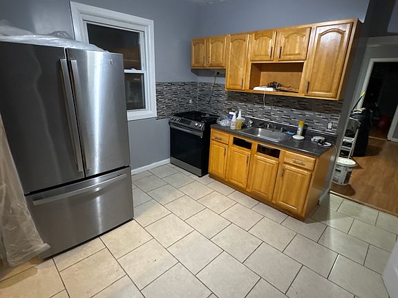 TO BE COMPLETE B4 MOVE IN.. BRAND STOVE COMING & TOP OF LINE FRIDGE IN UNIT.