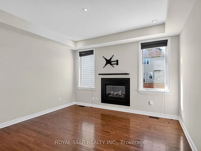 272 Broxburn Cres — Photo 5