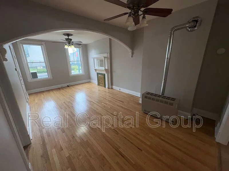 3 bed, 1.0 bath, $1,495 — Photo 3