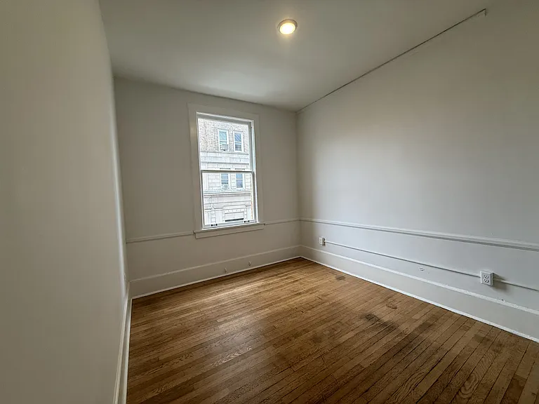 44 E Market St — Photo 5