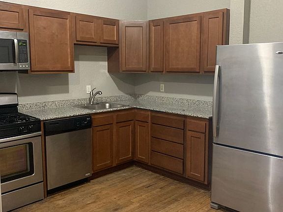 4th image of 132 S Main #9