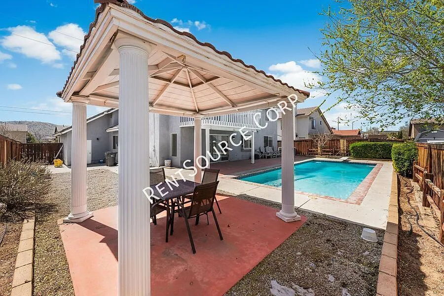 4 Bedroom Pool Home for Rent in West Palmdale! — Photo 4