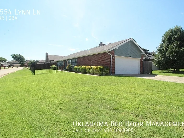 2554 Lynn Ln — Photo 1