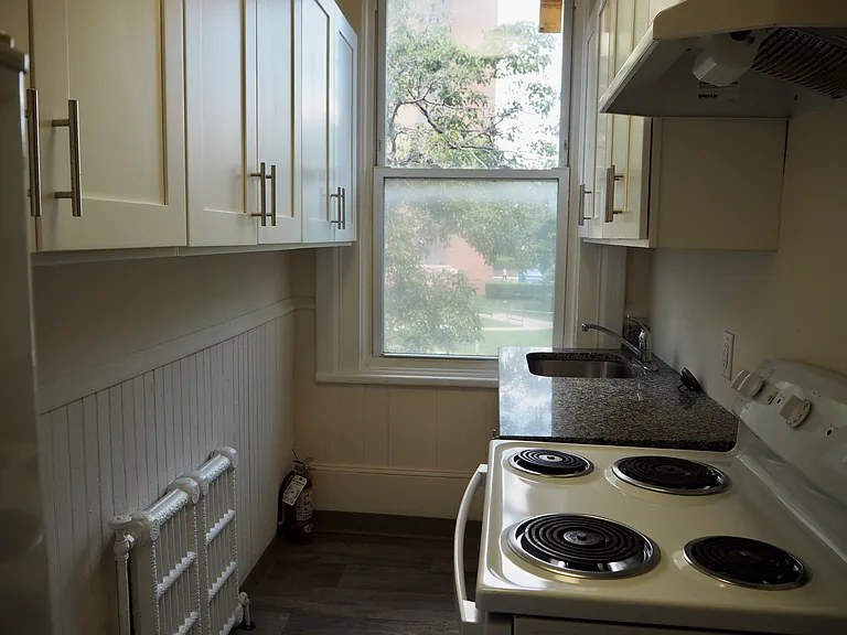 3318 Arch St #2 — Photo 11