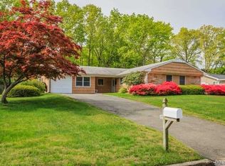 18 Beaverdale Ln, Stony Brook, NY 11790