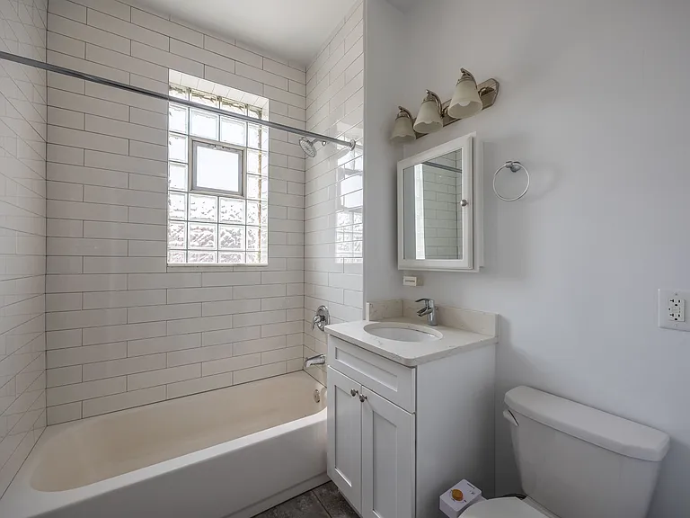 2826 N Troy St #2 — Photo 2